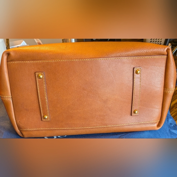 Dooney and Bourke Medium Russel Florentine leather in NATURAL Nwt - Picture 4 of 7